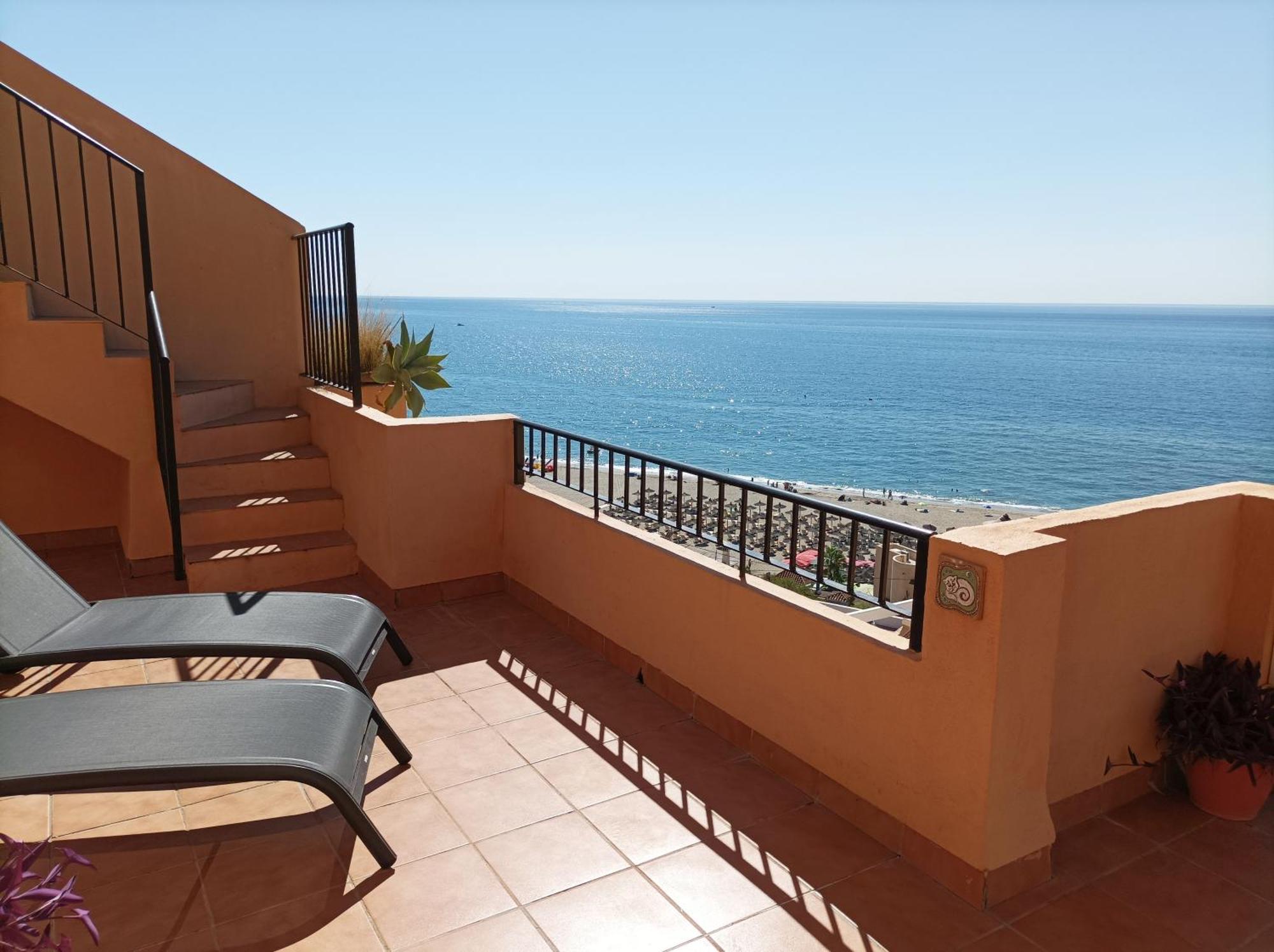 Carvajal Beach Seaview Apartment เบนัลมาเดนา ภายนอก รูปภาพ